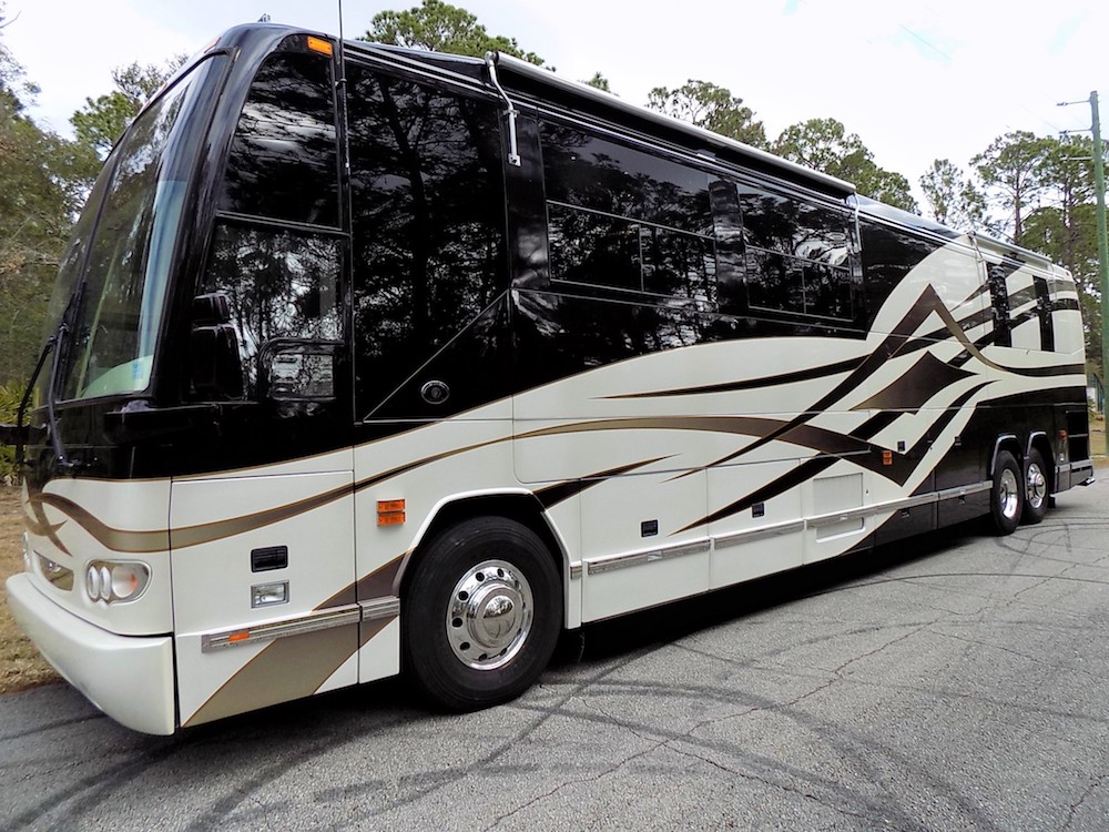 2004 Prevost Featherlite H3-45 For Sale