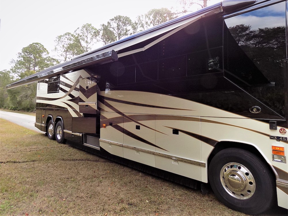 2004 Prevost Featherlite H3-45 For Sale