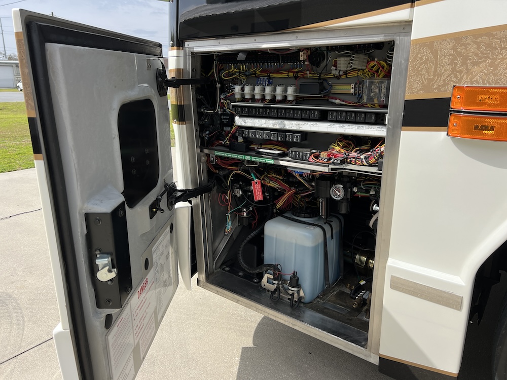 2004 Prevost Liberty H3-45 For Sale