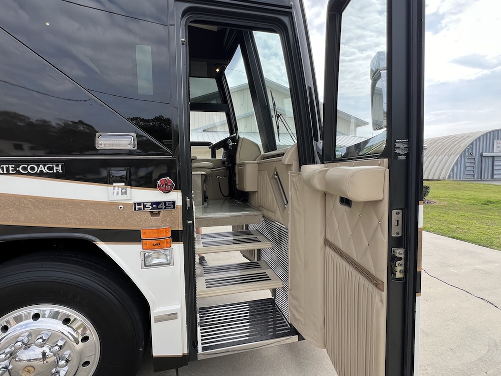 2004 Prevost Liberty H3-45 For Sale