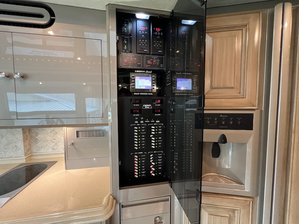 2004 Prevost Liberty H3-45 For Sale