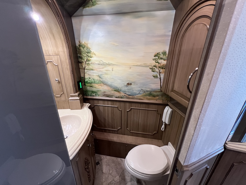 2004 Prevost Liberty H3-45 For Sale