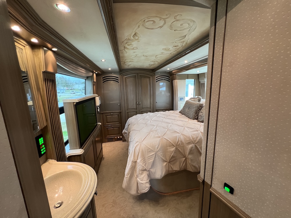 2004 Prevost Liberty H3-45 For Sale
