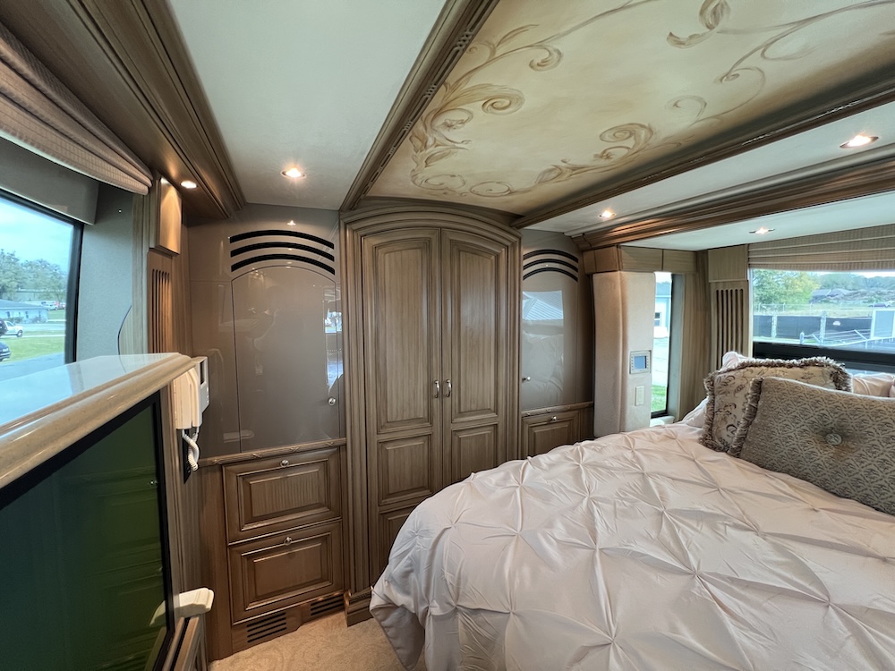 2004 Prevost Liberty H3-45 For Sale