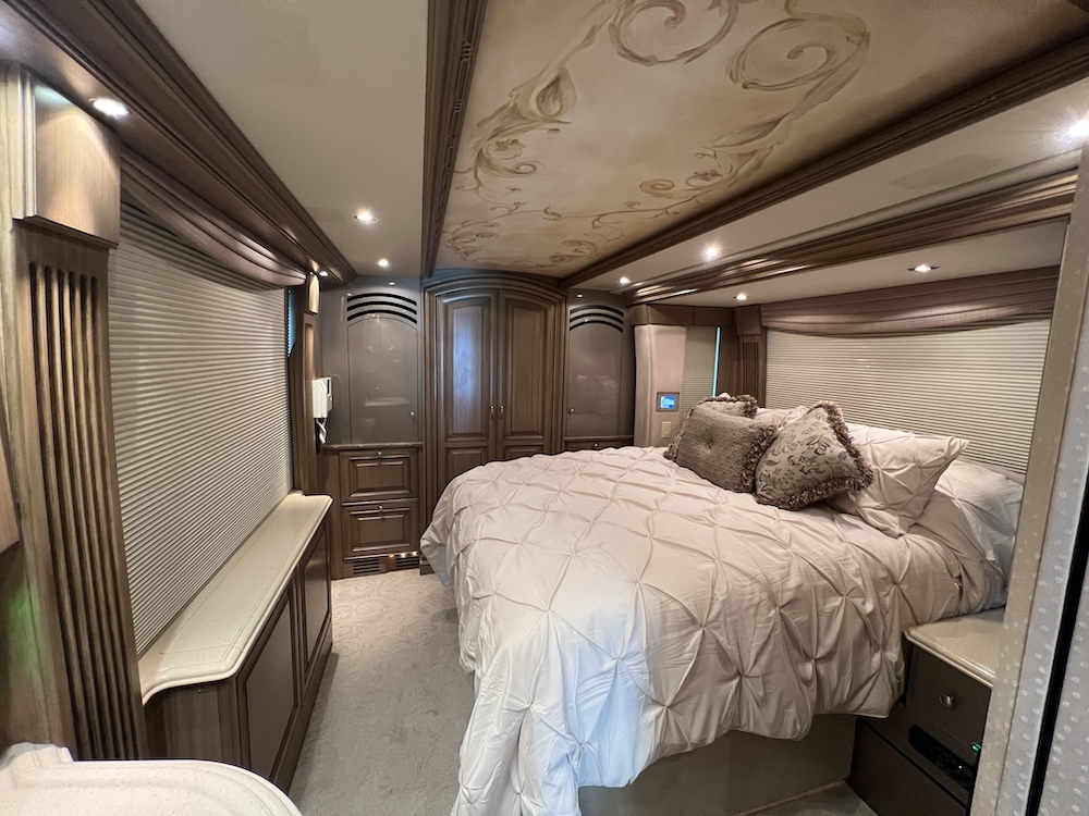 2004 Prevost Liberty H3-45 For Sale