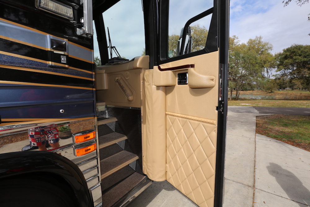 2004 Prevost Liberty XLII For Sale