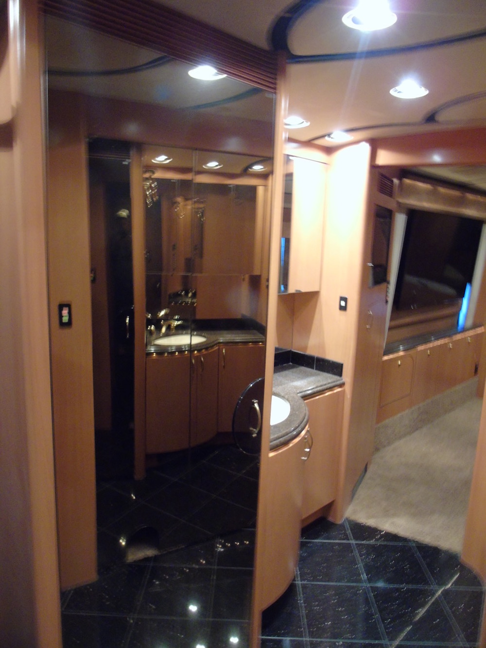 2004 Prevost Marathon H3-45 For Sale