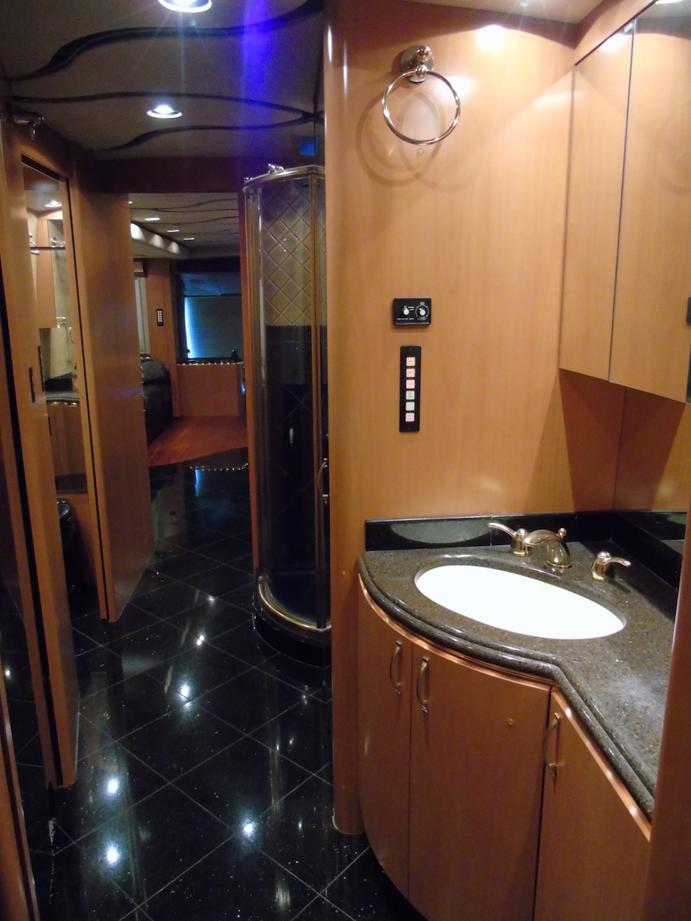 2004 Prevost Marathon H3-45 For Sale