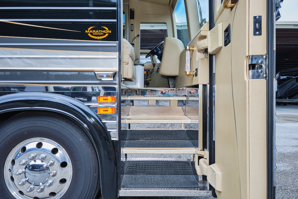 2004 Prevost Marathon XLII For Sale