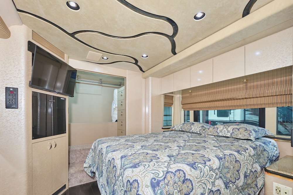 2004 Prevost Marathon XLII For Sale
