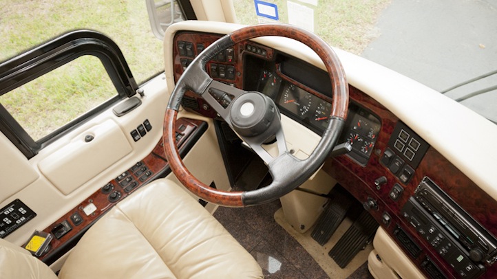2004 Prevost Parliament H3-45 For Sale