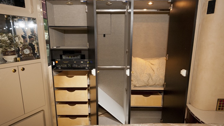 2004 Prevost Parliament H3-45 For Sale