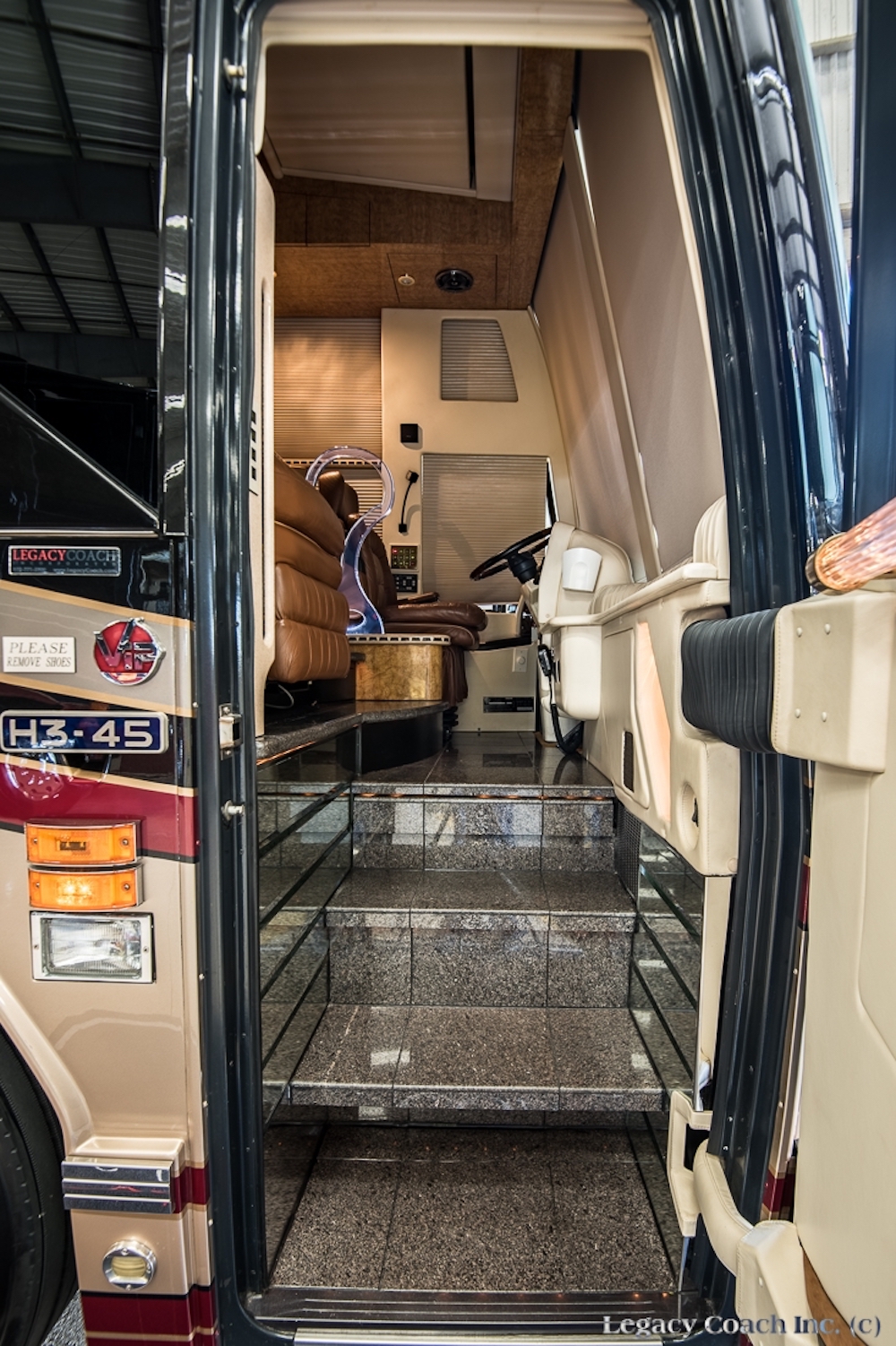 2004 Prevost Parliament H3-45 For Sale