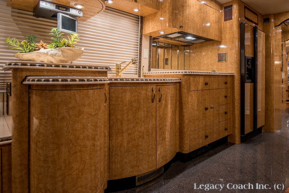 2004 Prevost Parliament H3-45 For Sale