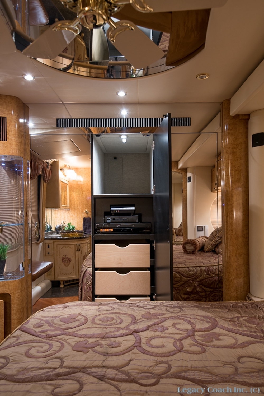 2004 Prevost Parliament H3-45 For Sale