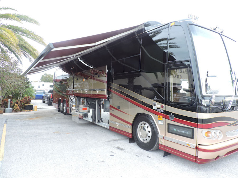 2004 Prevost Parliament H3-45 For Sale