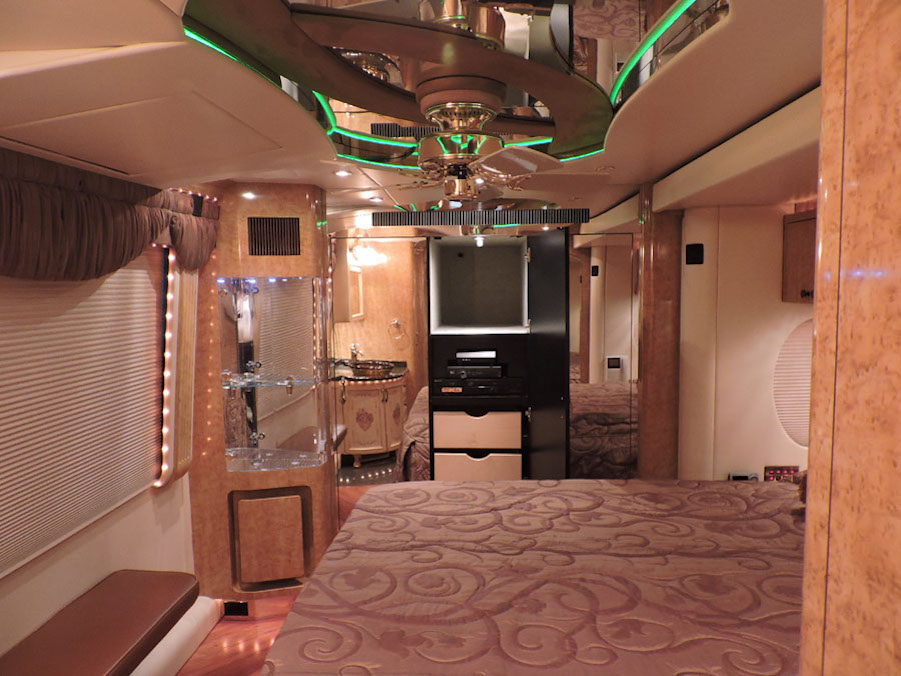 2004 Prevost Parliament H3-45 For Sale