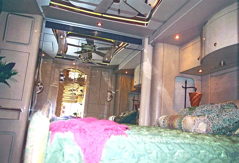 2004 Prevost Parliament H3-45 For Sale