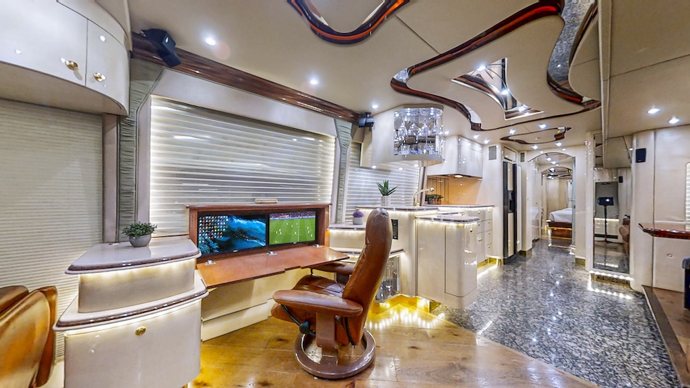 2004 Prevost Parliament H3-45 For Sale