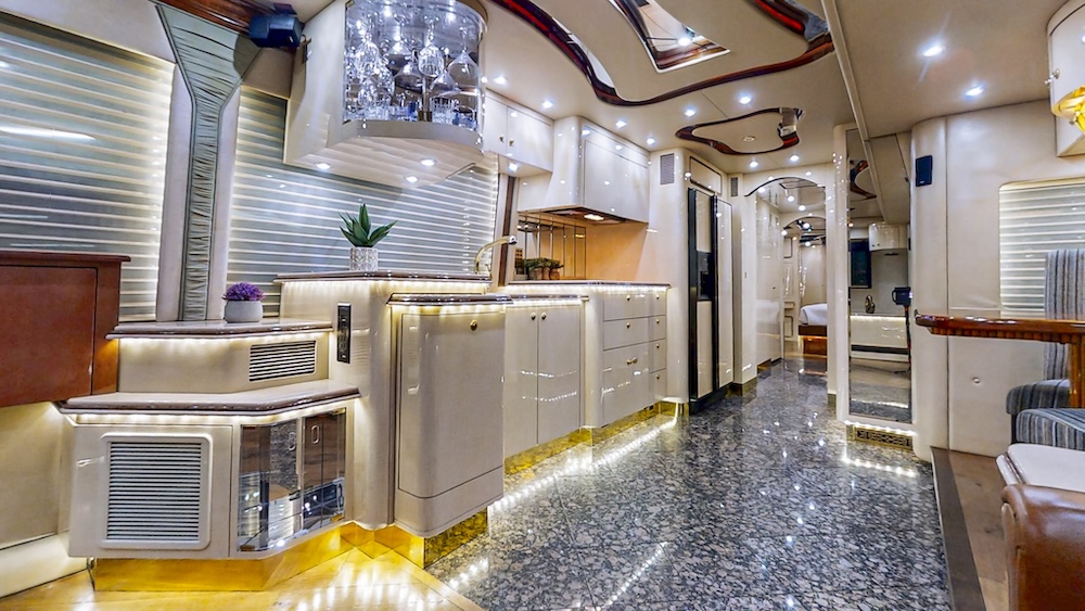 2004 Prevost Parliament H3-45 For Sale