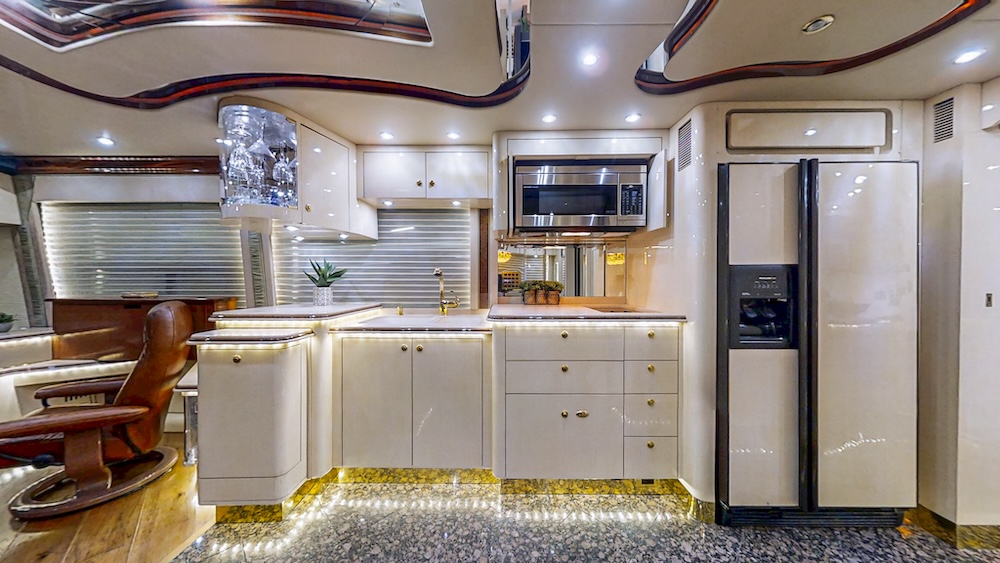 2004 Prevost Parliament H3-45 For Sale