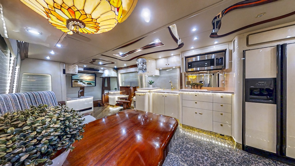 2004 Prevost Parliament H3-45 For Sale