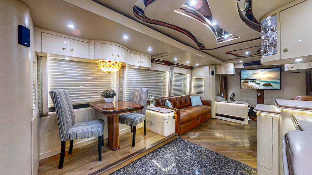 2004 Prevost Parliament H3-45 For Sale