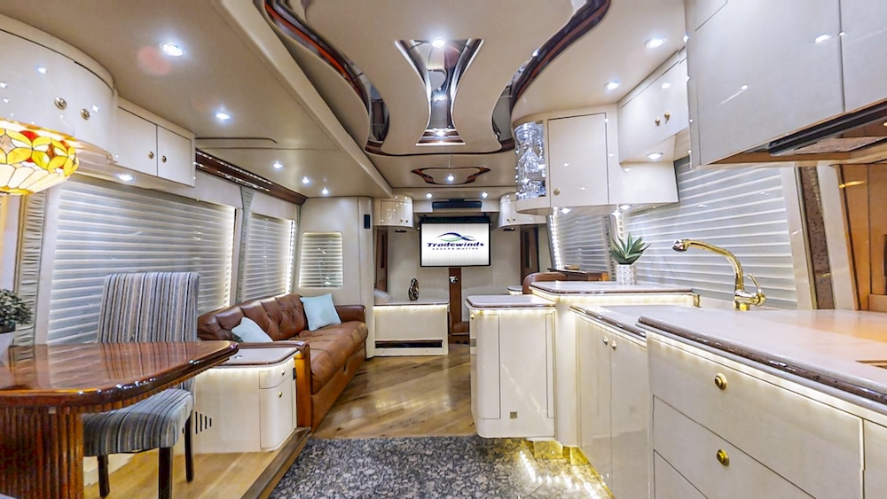 2004 Prevost Parliament H3-45 For Sale