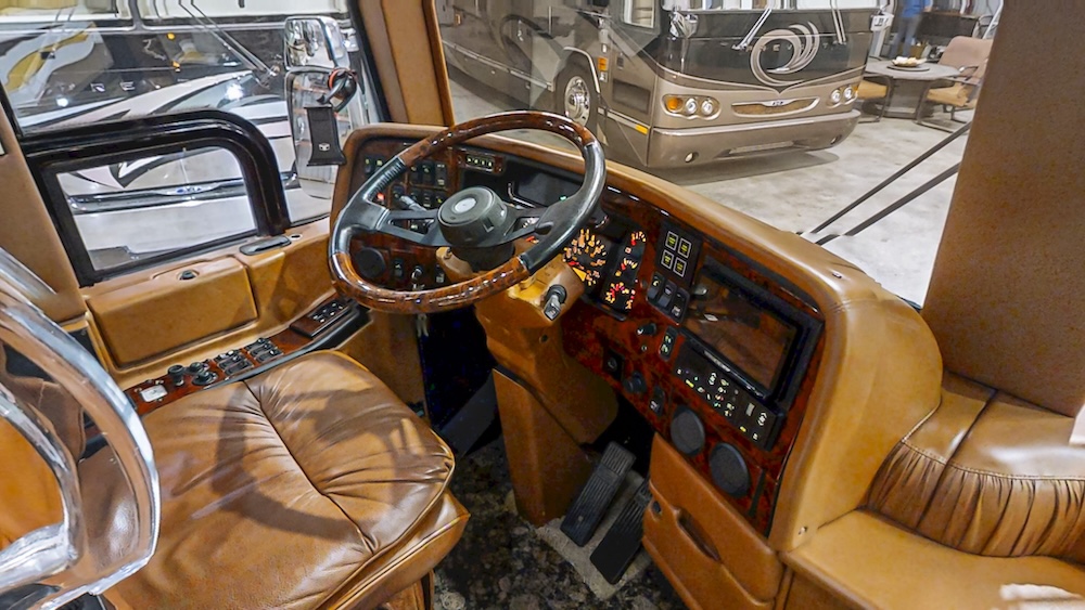 2004 Prevost Parliament H3-45 For Sale