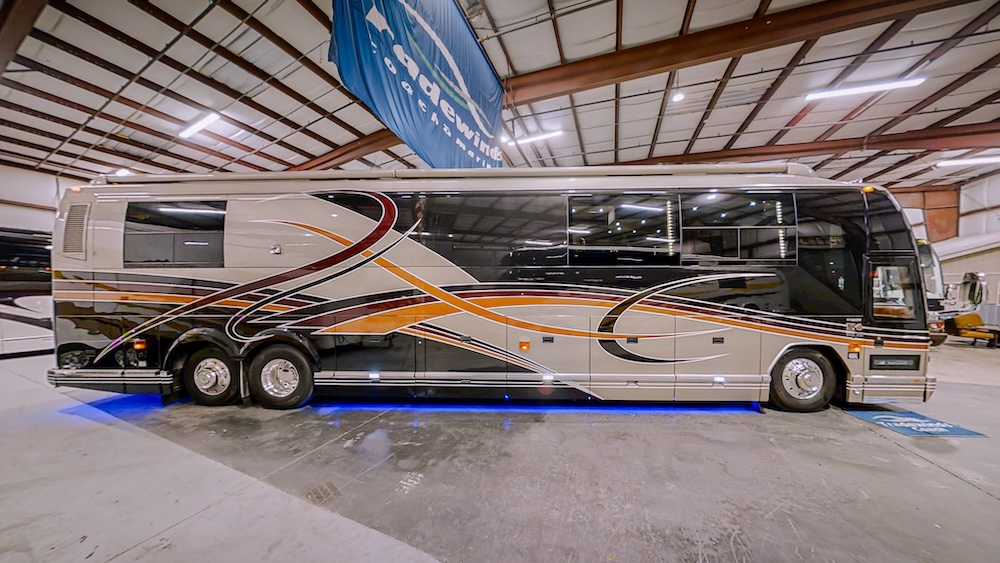 2004 Prevost Parliament H3-45 For Sale