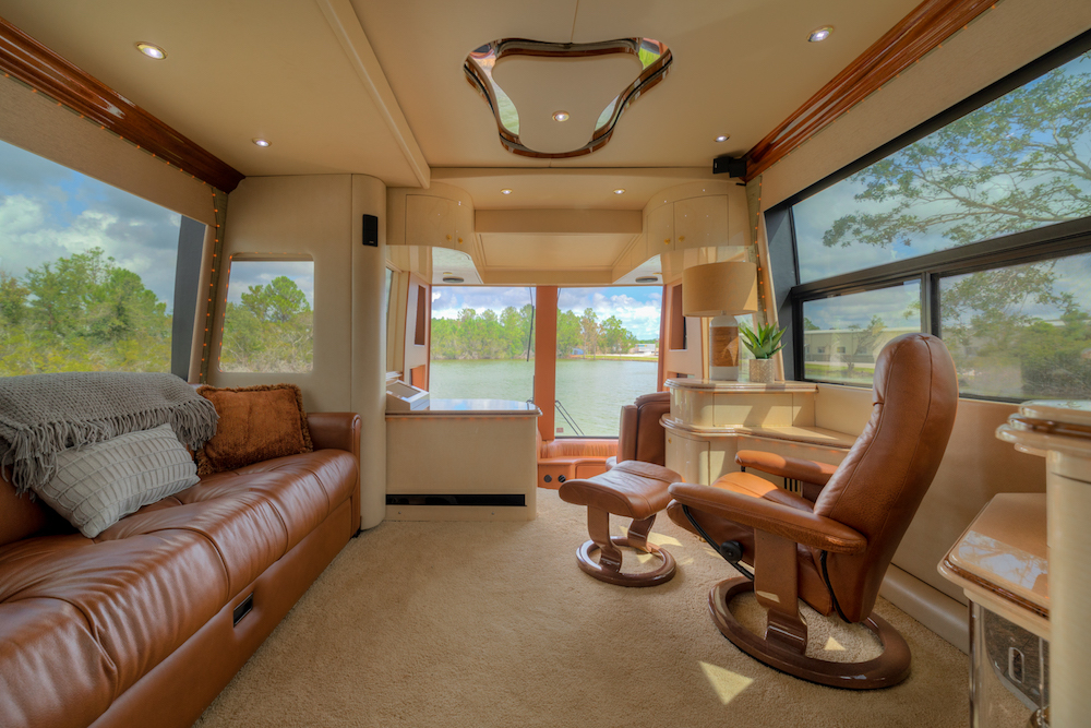 2004 Prevost Parliament H3-45 For Sale