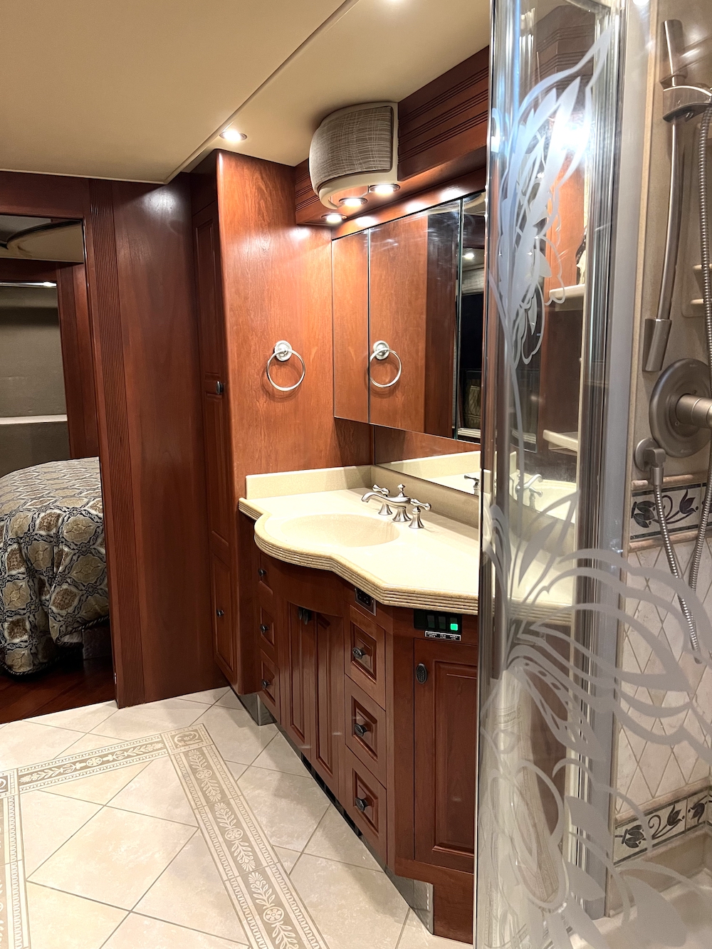 2004 Prevost Royale XLII For Sale