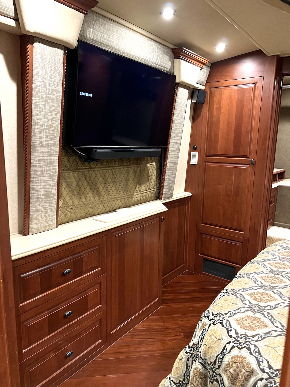 2004 Prevost Royale XLII For Sale