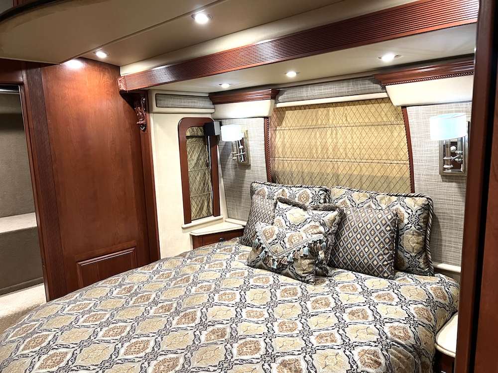 2004 Prevost Royale XLII For Sale