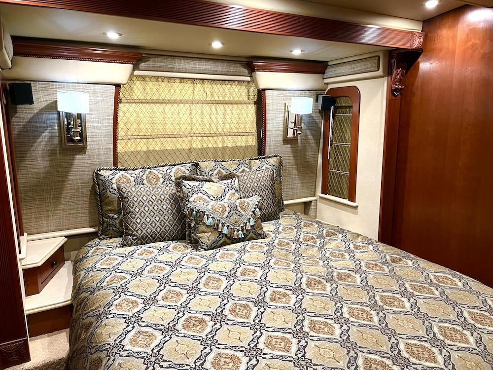 2004 Prevost Royale XLII For Sale