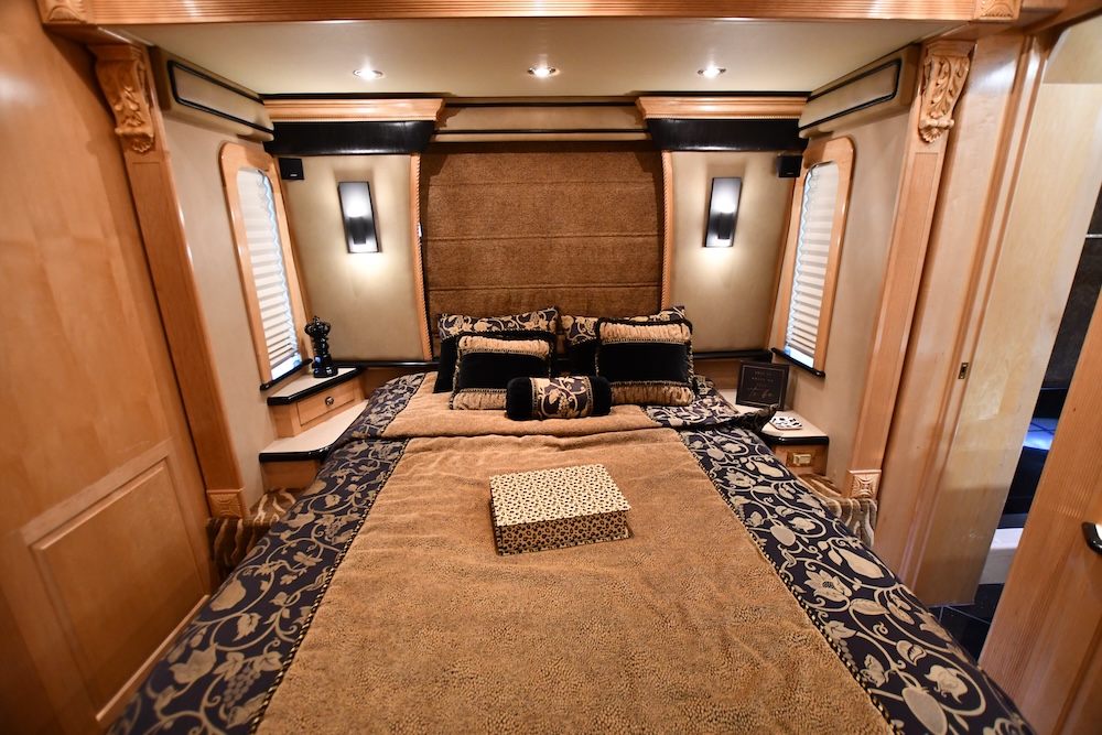 2004 Prevost Royale XLII For Sale