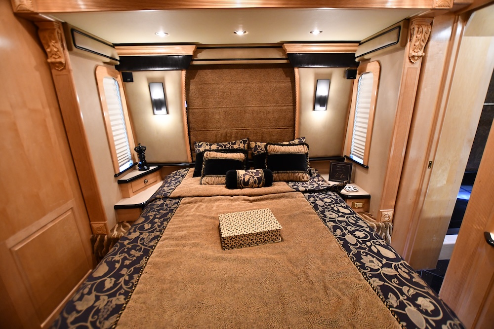 2004 Prevost Royale XLII For Sale