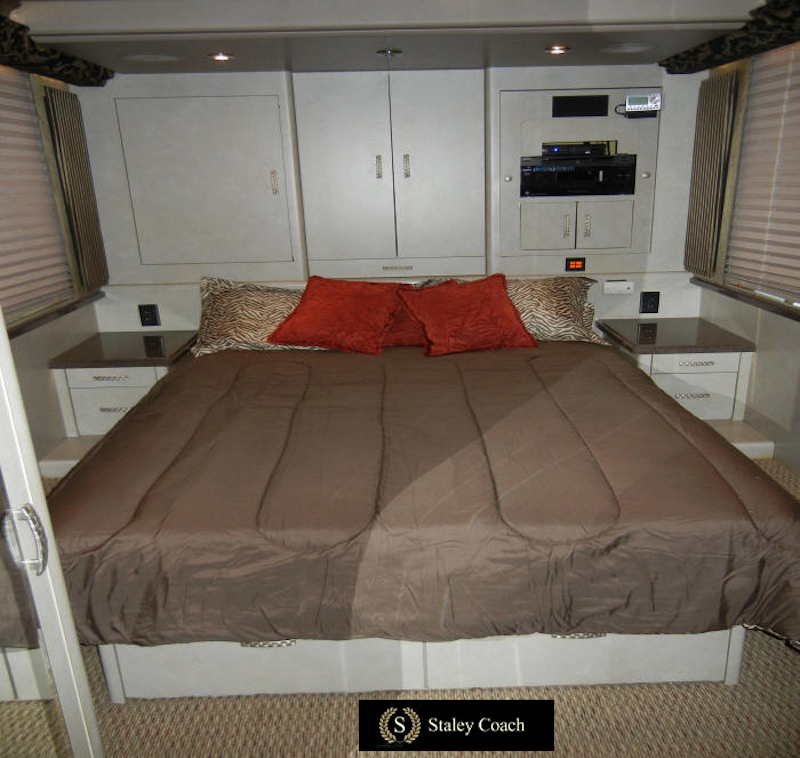 2004 Prevost Entertainer Star XLII For Sale