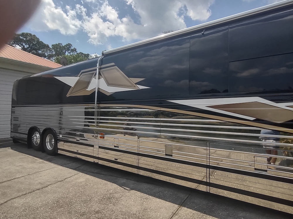 2004 Prevost XLII For Sale