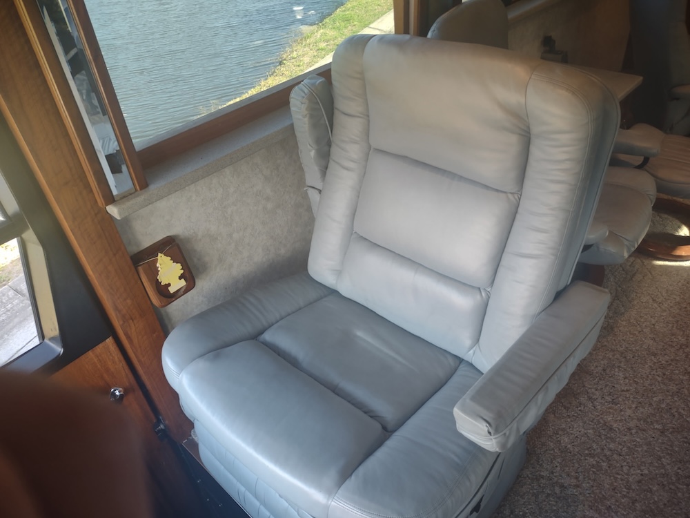 2004 Prevost XLII For Sale