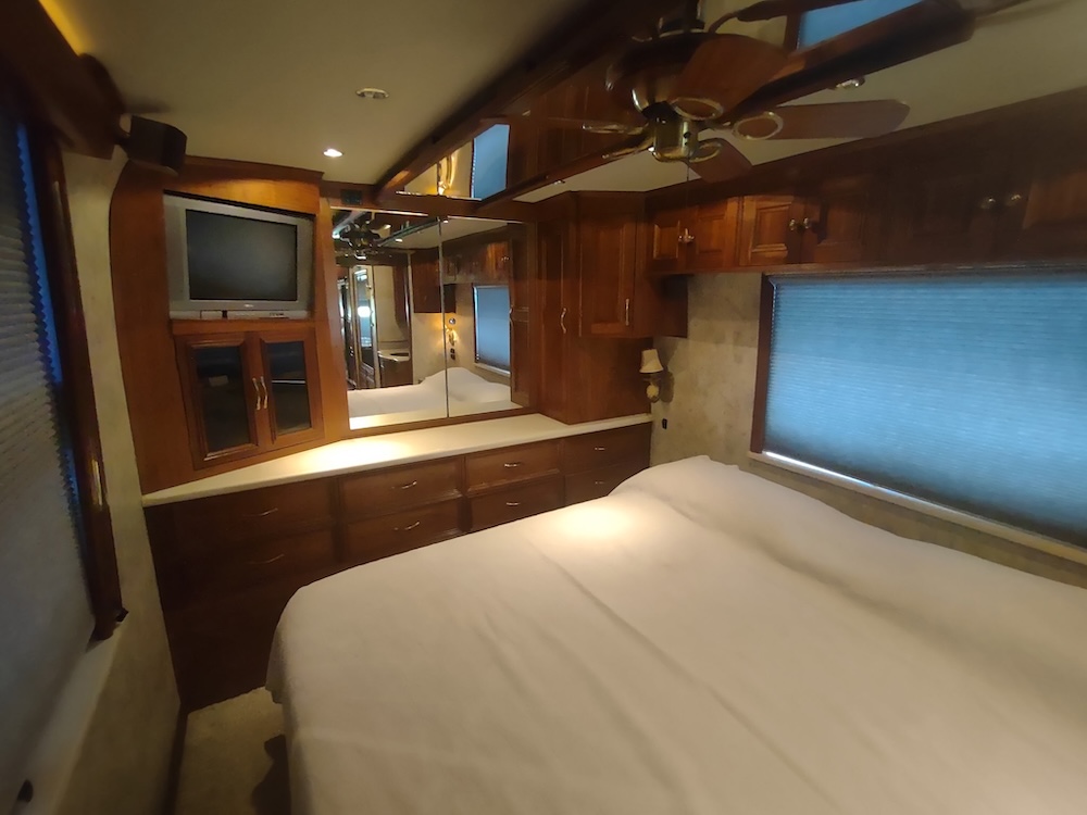2004 Prevost XLII For Sale