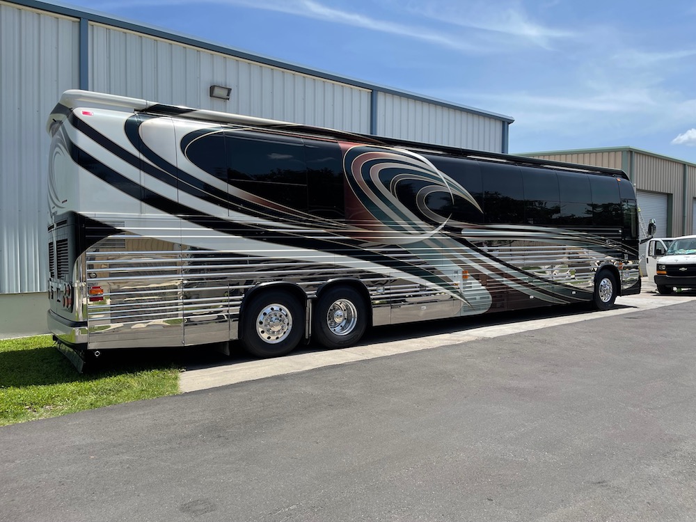 2005 Prevost Country Coach XLII For Sale