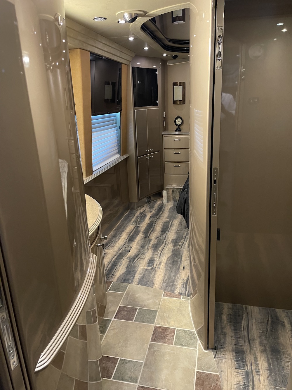 2005 Prevost Country Coach XLII For Sale