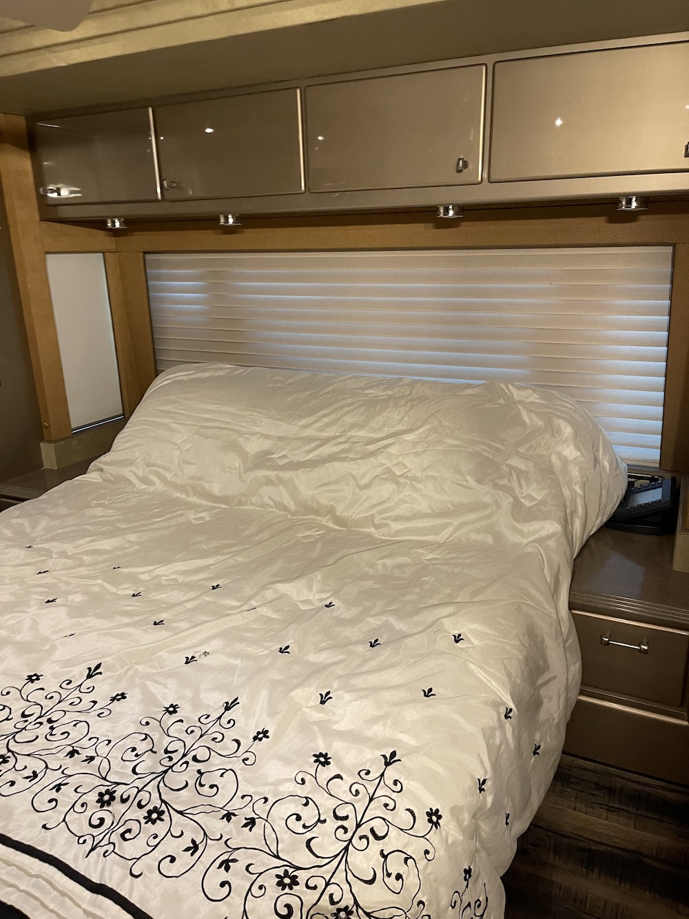 2005 Prevost Country Coach XLII For Sale