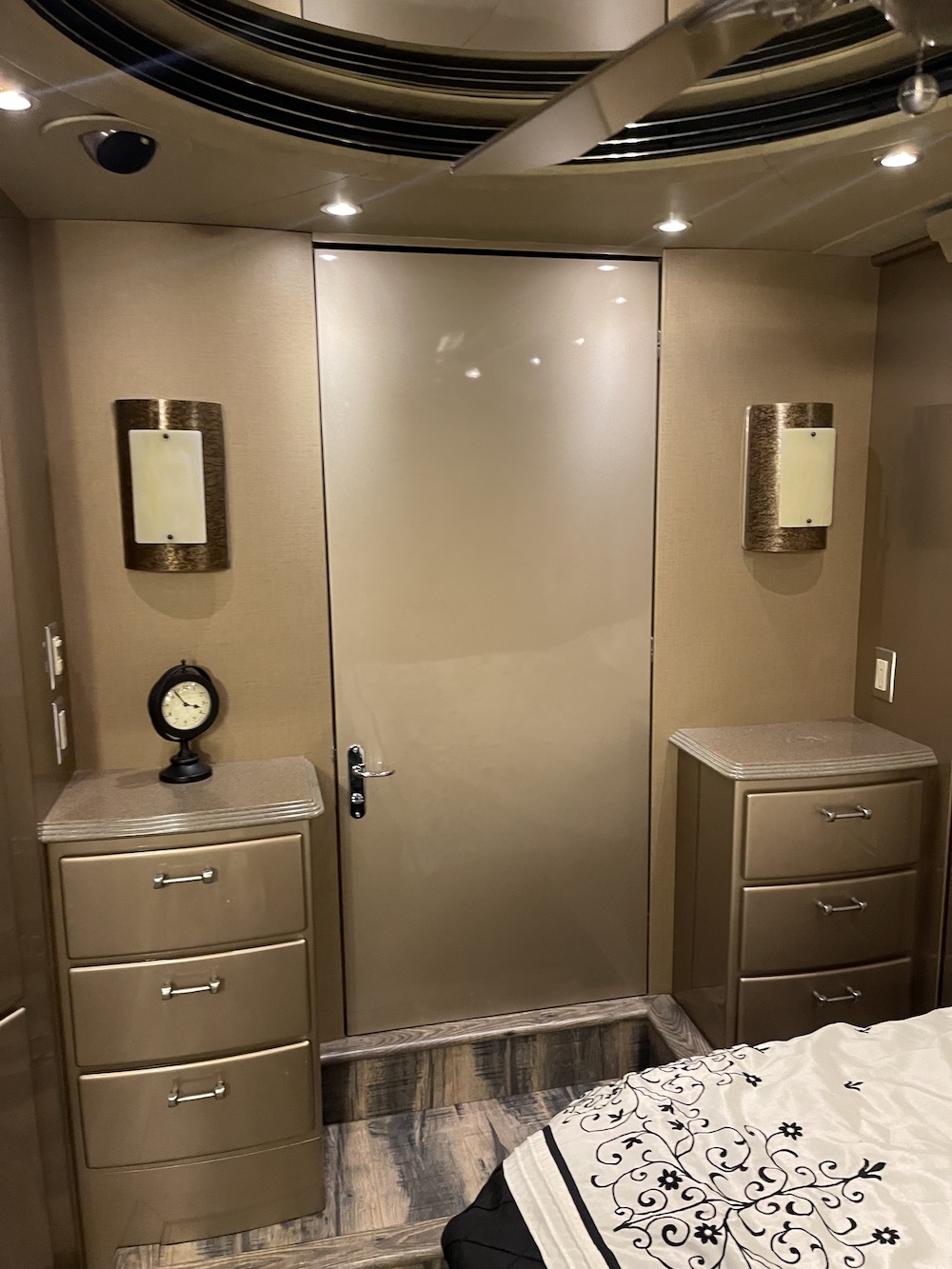 2005 Prevost Country Coach XLII For Sale