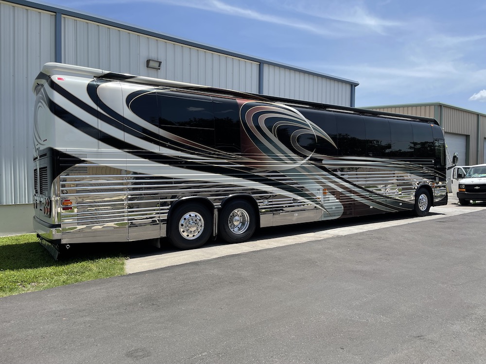 2005 Prevost Country Coach XLII For Sale