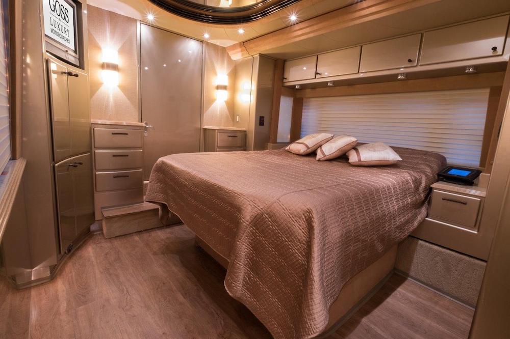 2005 Prevost Country Coach XLII For Sale