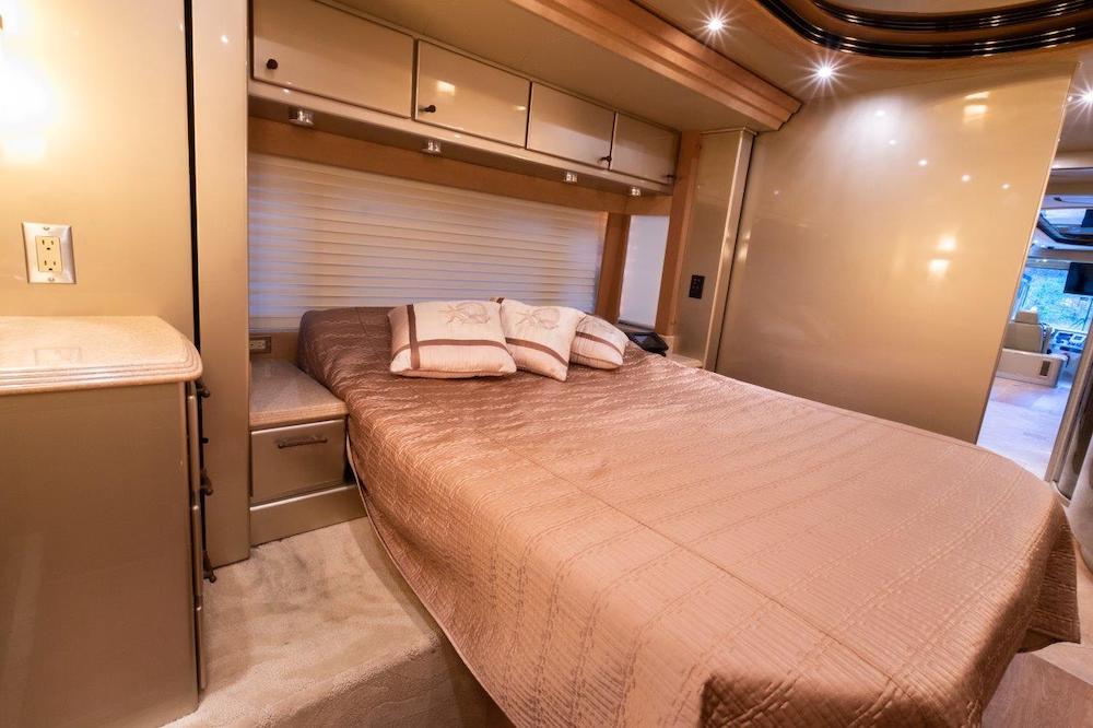 2005 Prevost Country Coach XLII For Sale