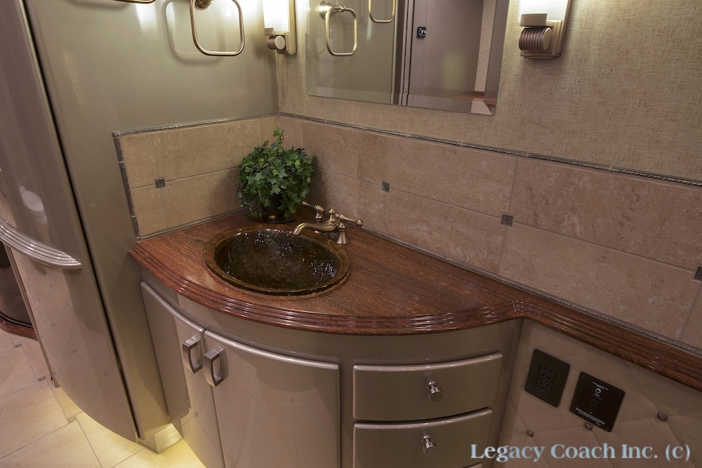 2005 Prevost Country Coach XLII For Sale