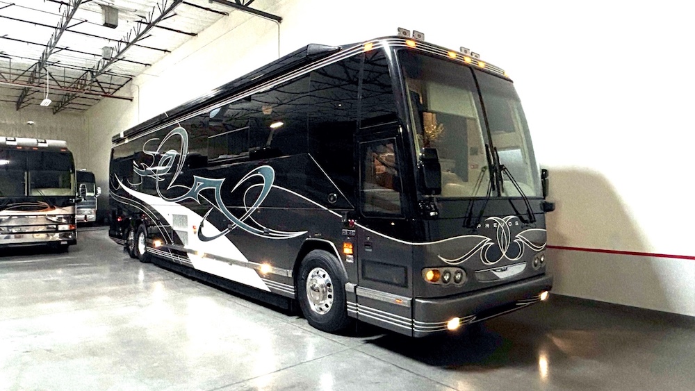 2005 Prevost Featherlite H3-45 For Sale